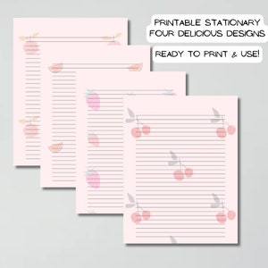 Può includere: Quattro fogli di carta da lettere stampabili con sfondi rosa e diversi disegni di frutta. I disegni includono un'anguria, una fragola, una pesca e ciliegie. Il testo "Stazionaria stampabile Quattro design deliziosi Pronto per stampare e usare!" è in cima all'immagine.