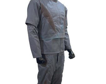 Aangepast zwart cosplaykostuum: futuristische krijgersoutfit met leren vest