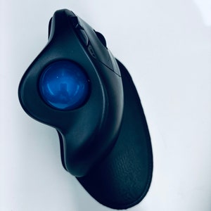 Logitech M570 Trackball Wedge Stand 45