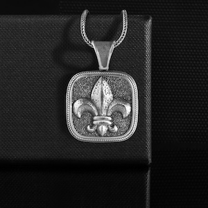 Collier homme en argent fleur de lys français, symbole en argent oxydé symbole floral personnalisé, meilleur cadeau d'anniversaire bijoux pour elle ou lui