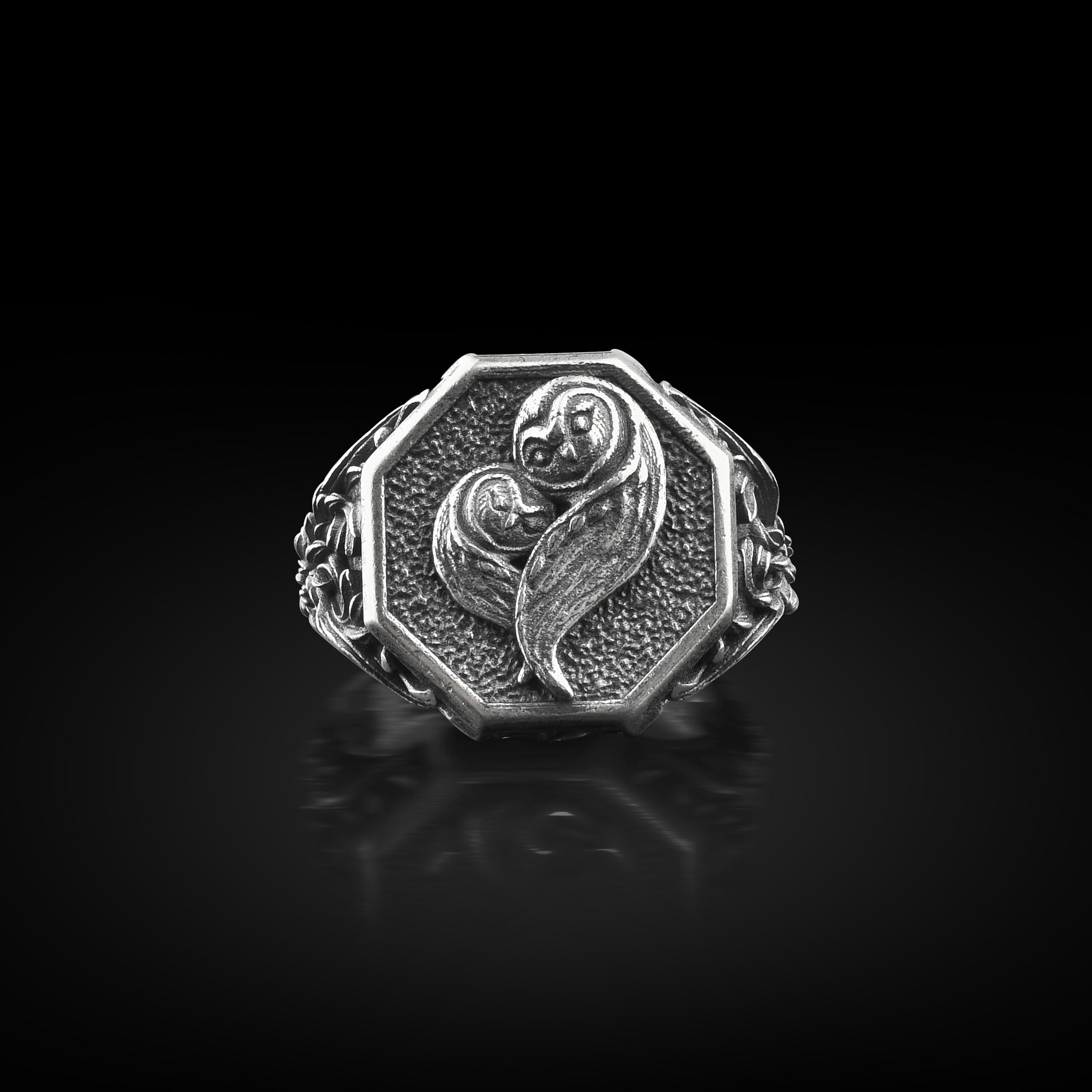 Owl Family Engraved Animal Signet Ring in Oxidized Silver, Minimalist Nature Ring for Mama in Sterli