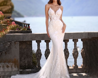 Elegant Mermaid Wedding Dress V-Neck Spaghetti Straps Lace Applique Backless Bridal Gown Floor Length