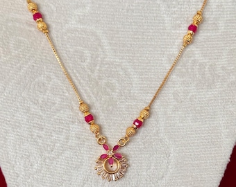 Collar minimalista rosa rubí para uso diario para mujer / Collar con colgante delicado en tono dorado / Regalo de joyería tradicional india / Collar para fiestas