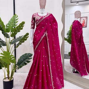 Rani roze sari van stof met geborduurde blouse, Indiase feestkleding met pailletten
