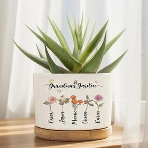 Unique Gifts for Grandma,Birth Flower Plant Pot,Family Name Gift, Grandmas Garden,Birthday Gift,Gifts for Mom/Grandma/Nanny/Nana,Christmas
