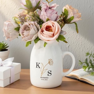 Custom Engaged Gifts , Engaged Flower Vase, Engagement Gifts, Couples Gifts, Wedding Gifts, Personalized Gifts for Newlywed