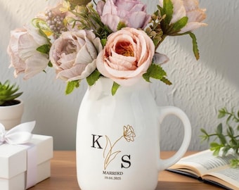 Custom Engaged Gifts , Engaged Flower Vase, Engagement Gifts, Couples Gifts, Wedding Gifts, Personalized Gifts for Newlywed