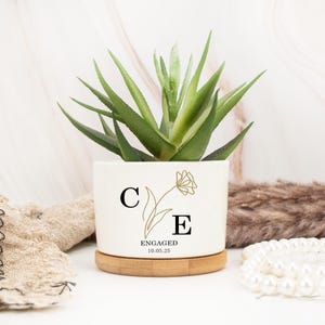 Custom Engaged Gifts , Engaged Flower Vase, Engagement Gifts, Couples Gifts, Wedding Gifts, Personalized Gifts for Newlywed Plant Pot
