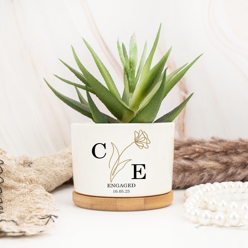 Custom Engaged Gifts , Engaged Flower Vase, Engagement Gifts, Couples Gifts, Wedding Gifts, Personalized Gifts for Newlywed Plant Pot