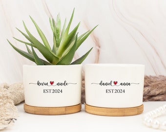 Custom Couple's Name Plant Pot,Couple Anniversary Gifts, Flower Pot for Her, Engagement Gifts,Wedding Gifts,Christmas Gifts for Wife