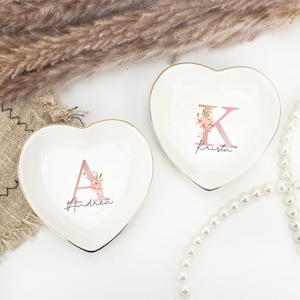 Plato para joyas con forma de corazón personalizado, plato para anillos de boda, plato para baratijas con letras para mujeres, regalos para damas de honor, regalos de cumpleaños, regalos para la fiesta nupcial, regalos para ella