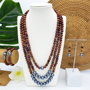 Set Of Hawaiian Wooden Beads Earrings, Bracelet And Necklace With Petrol Pearls And Golden Beads