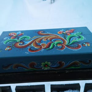 Vintage Rosemaling Painted Box. Norwegian/Scandinavian Folk Art. Rose Painted Norwegian FOLK art. Vintage Scandinavian hand painted folk art