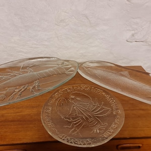 KOSTA BODA art glass. Ann and Göran WÄRFF Handmade Seafood Plates Trio: 2 Large Oval Plates with fish and lobster. Swedish pressed crystal.