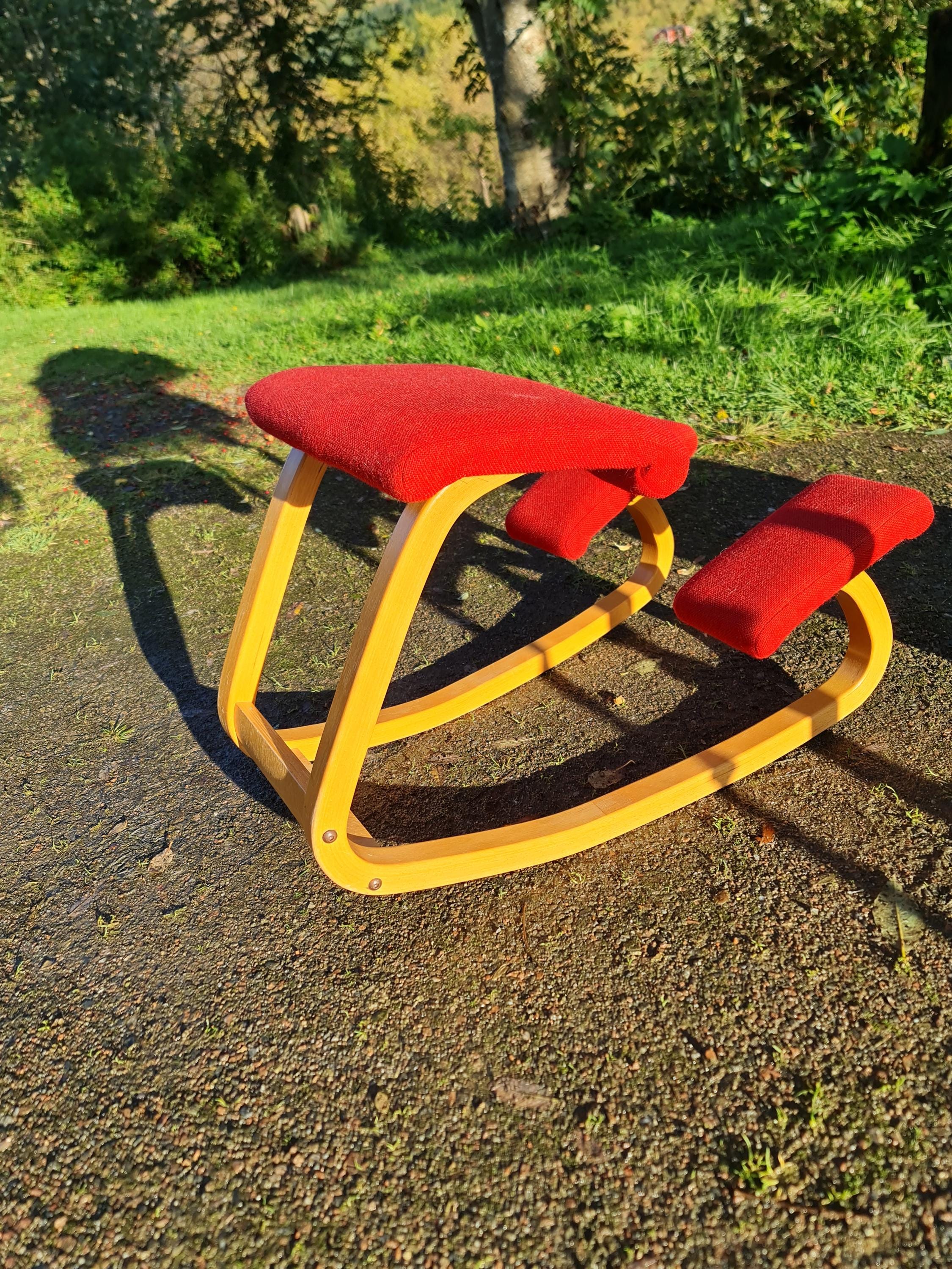 STOKKE 姿勢矯正 ノルウェー レッド balans STOKKE BALANS VARIABLE Ergonomic Kneeling Chair by Peter Opsvik