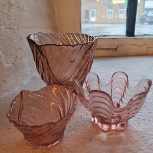Riihimaki, Riihimaen Lasi, pink glass trio, Pertti Kallioinen ULTRA, Nanny Still KORALLI. Beautifully textured finnish 70s vintage art glass