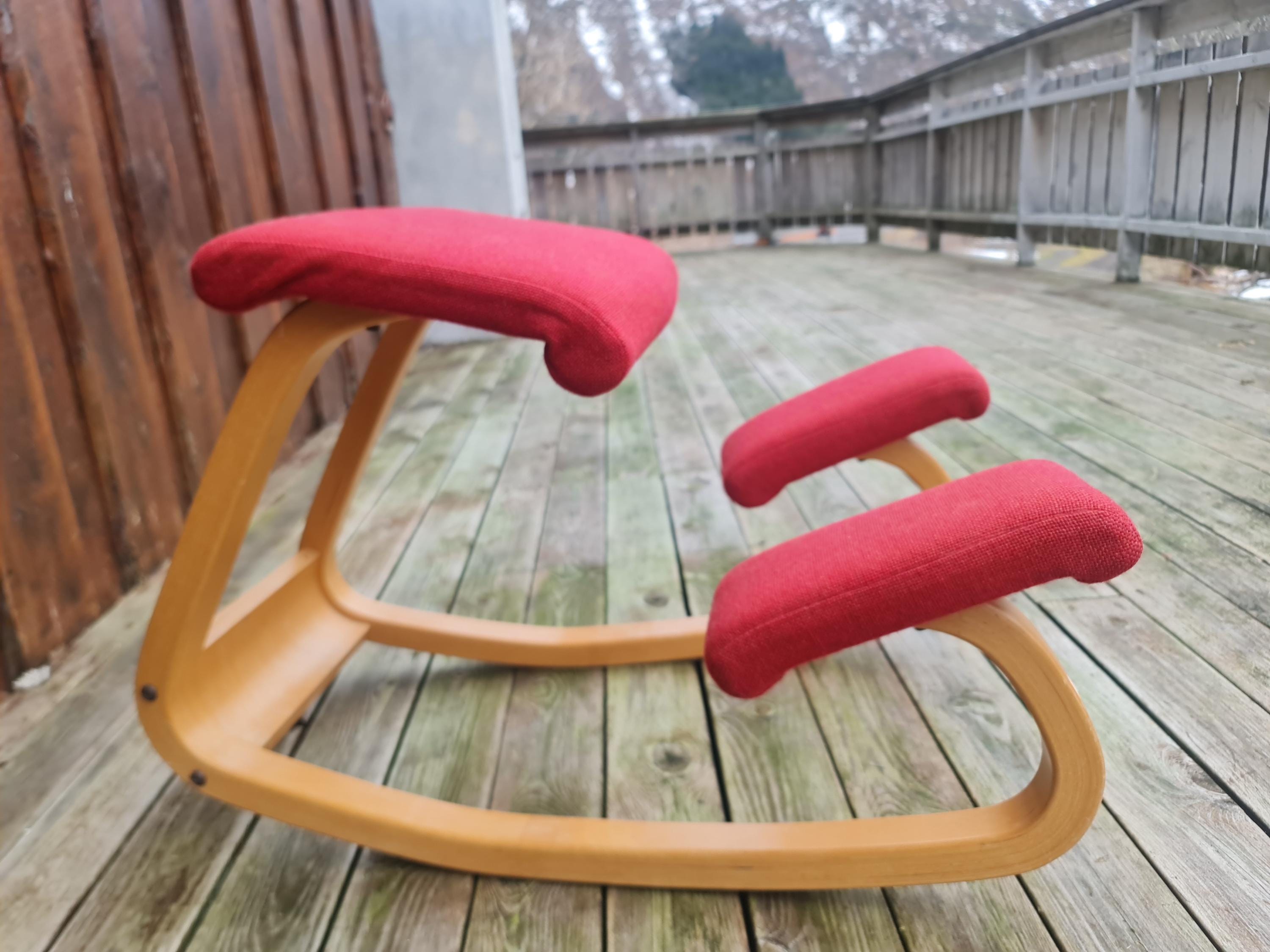 STOKKE 姿勢矯正 ノルウェー レッド balans STOKKE BALANS VARIABLE Ergonomic Kneeling Chair by Peter Opsvik