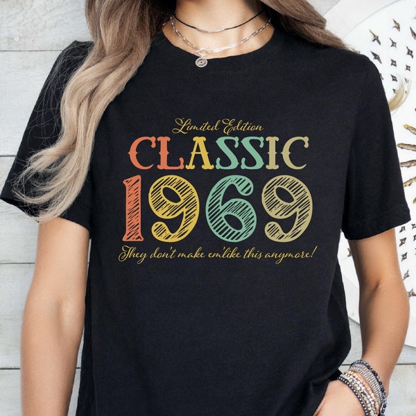 Vintage 1969 Classic T-Shirt,55th Birthday Gift for Women Men,1969 Birthday Shirt,55 Year Old T-Shirt, Born in 1969,Limited Edition Mom Bday