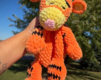 Tigger Winnie the Pooh crochet Snuggler hecho a mano lovey baby shower regalo guardería