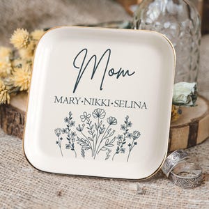Custom Mom Trinket Dish, Custom Ring Dish, Gift For Mom, Jewelry Dish, Ceramic Ring Dish, Personalized Gift, Gift for Mother, Mom Ring Dish