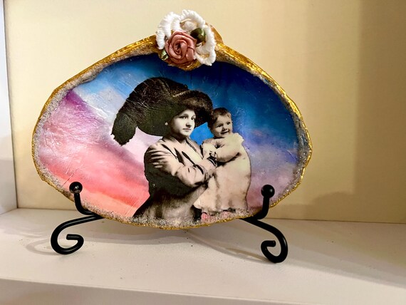Your photo transferred inside a seashell makes a perfect gift for housewarming, birthdays, weddings, Valentine's Day, Weddings, Engagements