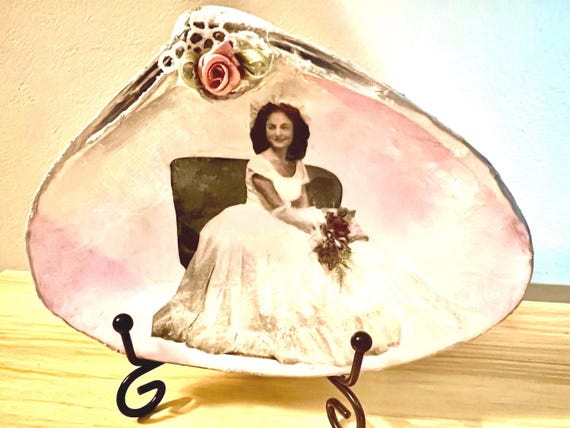 Handmade Vintage Photo Seashell – Enhanced & Preserved Family Memory, Coastal Home Décor, Personalized family heirloom, Unique Keepsake