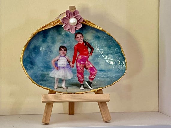 Family photos transferred into shells, Special occasion gifts for celebrations, Grievance or Memorial Gifts, Birthday Gifts from the beach