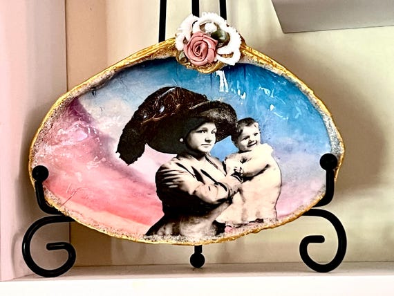 Vintage Photo in a Shell – A Memory in Time
