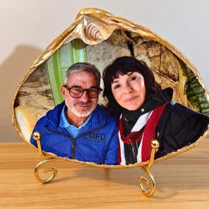 Personalized Photo Clam Shell Keepsake: Family & Friends Memory Shell