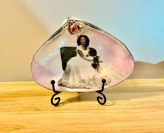 Handmade Clam or Scallop Shell Family Photo Gift