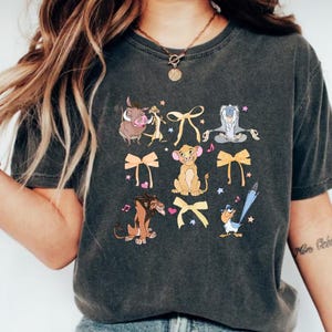 Chemise coquette noeud Disney Le Roi Lion, chemise Hakuna Matata, t-shirt amis Le Roi Lion Disney, chemise personnages Roi Lion, chemise noeud coquette