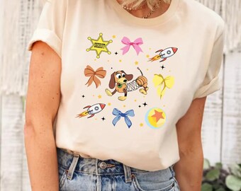 Camiseta de Toy Story Slinky Dog, camiseta de Toy Story, camisetas de personajes de Toy Story, camiseta vintage de Toy Story, camiseta de Friends, camiseta de Toys Crossing