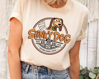 Camiseta de Toy Story Slinky Dog, camiseta de Toy Story, camisetas de personajes de Toy Story, camiseta vintage de Toy Story, camiseta de Friends, camiseta de Toys Crossing