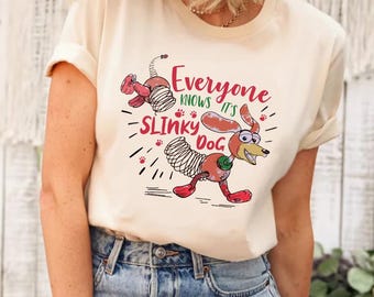 Camiseta de Toy Story Slinky Dog, camiseta de Toy Story, camisetas de personajes de Toy Story, camiseta vintage de Toy Story, camiseta de Friends, camiseta de Toys Crossing