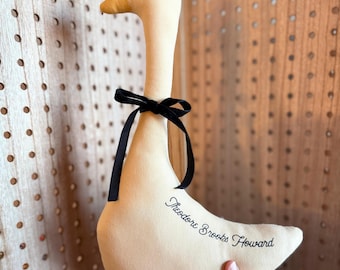 Idea para revelar el nombre de un bebé, letrero de anuncio para recién nacido, peluche de ganso personalizado con nombre, sesión de fotos.