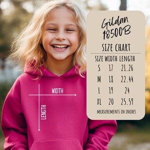 Pode incluir: Tabela de tamanhos para hoodies Gildan 18500B. A tabela mostra as medidas de largura e comprimento em polegadas para os tamanhos S, M, L e XL.