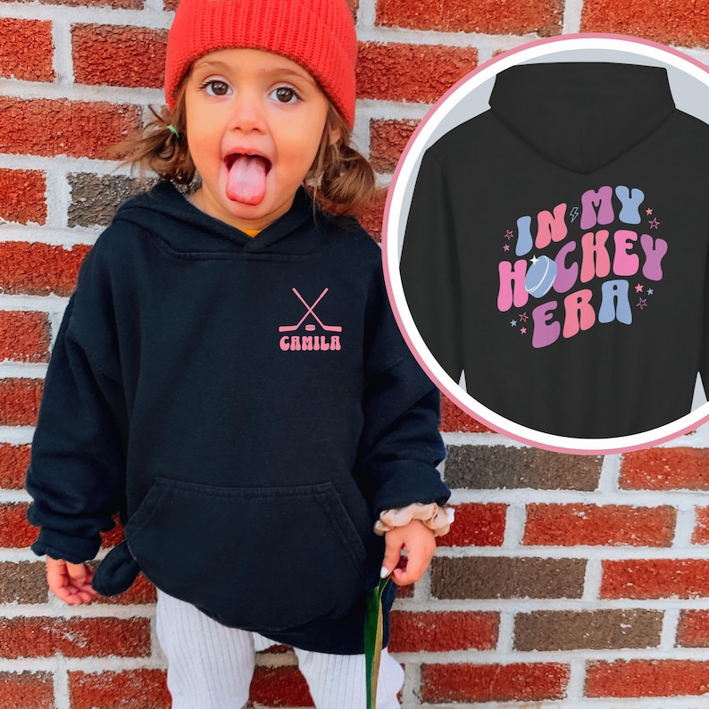 Moletom personalizado "Girl In My Hockey Era" para meninas de hóquei, camisa com nome personalizado, camisa para crianças, suéter de hóquei para meninas jogadoras de hóquei imagem 4