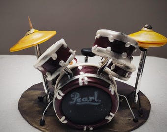 Custom Sugar Paste Fondant Figurines – Personalized Sculptures Inspired by Hobbies, Favorite Movies, and Unique Items