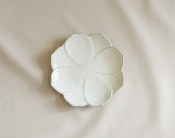 Handmade Porcelain Desert Plate - 6" White Lotus Flower (S)