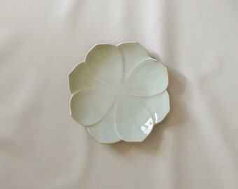 Handmade Porcelain Desert Plate - 6'' Light Green Lotus Flower (S)