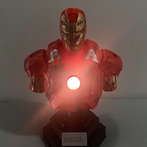 Buste d'Iron Man endommagé au combat