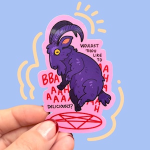 Może przedstawiać: Naklejka z fioletową kozą z napisem "Wouldst thou like to be deliciously?" Naklejka ma różowe tło z pentagramem, a koza otoczona jest dźwiękami "BAAAH".
