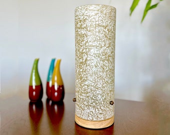 Lámpara de mesa moderna de mediados de siglo: hecha a mano, pantalla de fibra de vidrio de inspiración vintage, retro, era atómica, danesa, años 50, 60, mediados de siglo, única