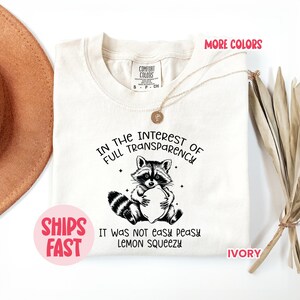 Zabawna koszulka z szopem, sarkastyczny mem, grafika Comfort Colors®, humorystyczny top ze zwierzęciem, odzież codzienna, miękka mieszanka bawełny, idealny pomysł na prezent