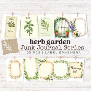 Puede incluir: Una colección de etiquetas y efímeras de jardín de hierbas de estilo vintage, que incluyen ilustraciones de albahaca, romero y ramas de olivo. Las etiquetas están impresas en papel envejecido y son adecuadas para diarios basura. El texto "herb garden Junk Journal Series" es visible.
