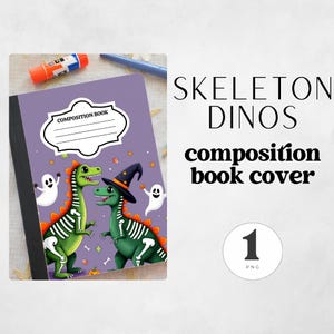 Puede incluir: Un cuaderno de composición con una cubierta morada que presenta dos dinosaurios verdes con diseños de esqueleto, espinas naranjas y un sombrero de bruja. La cubierta también incluye fantasmas blancos y el texto "SKELETON DINOS composition book cover."