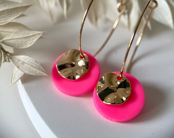 Ohrringe Creolen Neon Pink mit Messingplättchen | Edelstahl-Creole Silber oder Gold