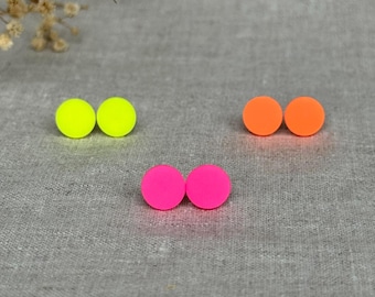 Neon Ohrringe schlicht – runde Ohrstecker aus Polymerton 6/8/10mm – handgemachter Neon Schmuck