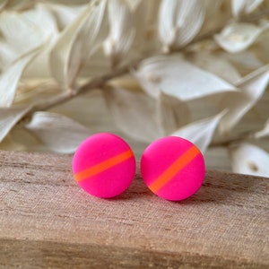 Runde Ohrstecker in Neon Pink mit Streifen in Neon Orange zweifarbige Ohrringe Pink Orange Bild 2