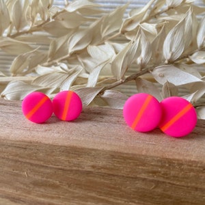 Runde Ohrstecker in Neon Pink mit Streifen in Neon Orange zweifarbige Ohrringe Pink Orange Bild 3
